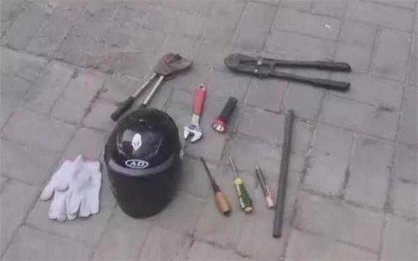 J9官网电缆快讯|男子偷电缆卖了860元！48个信号灯都灭了